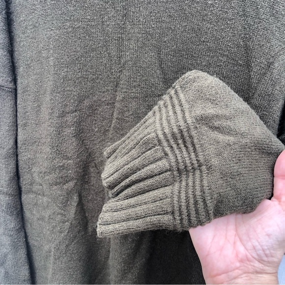 By Anthropologie Moss Green Button Shoulder Sweater Large - Picture 5 of 10